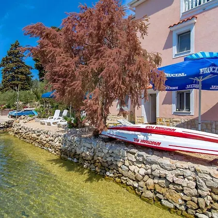 Stunning In Apartmán Punta Križa