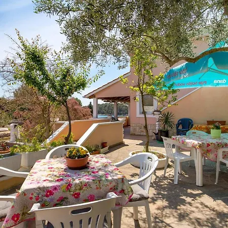 2 Bedroom Lovely In