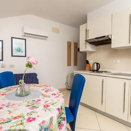 2 Bedroom Lovely In Punta Kriza