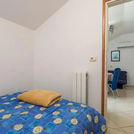 Apartment 2 Bedroom Lovely In