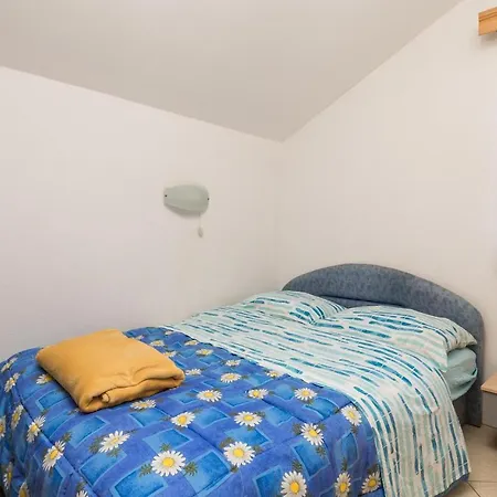 Apartment 2 Bedroom Lovely In Punta Kriza